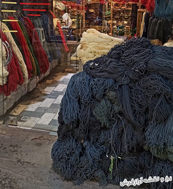 فروشگاه مصالح اولیه بافت تابلو فرش در بازار تبریز (چله و پود و نخ)